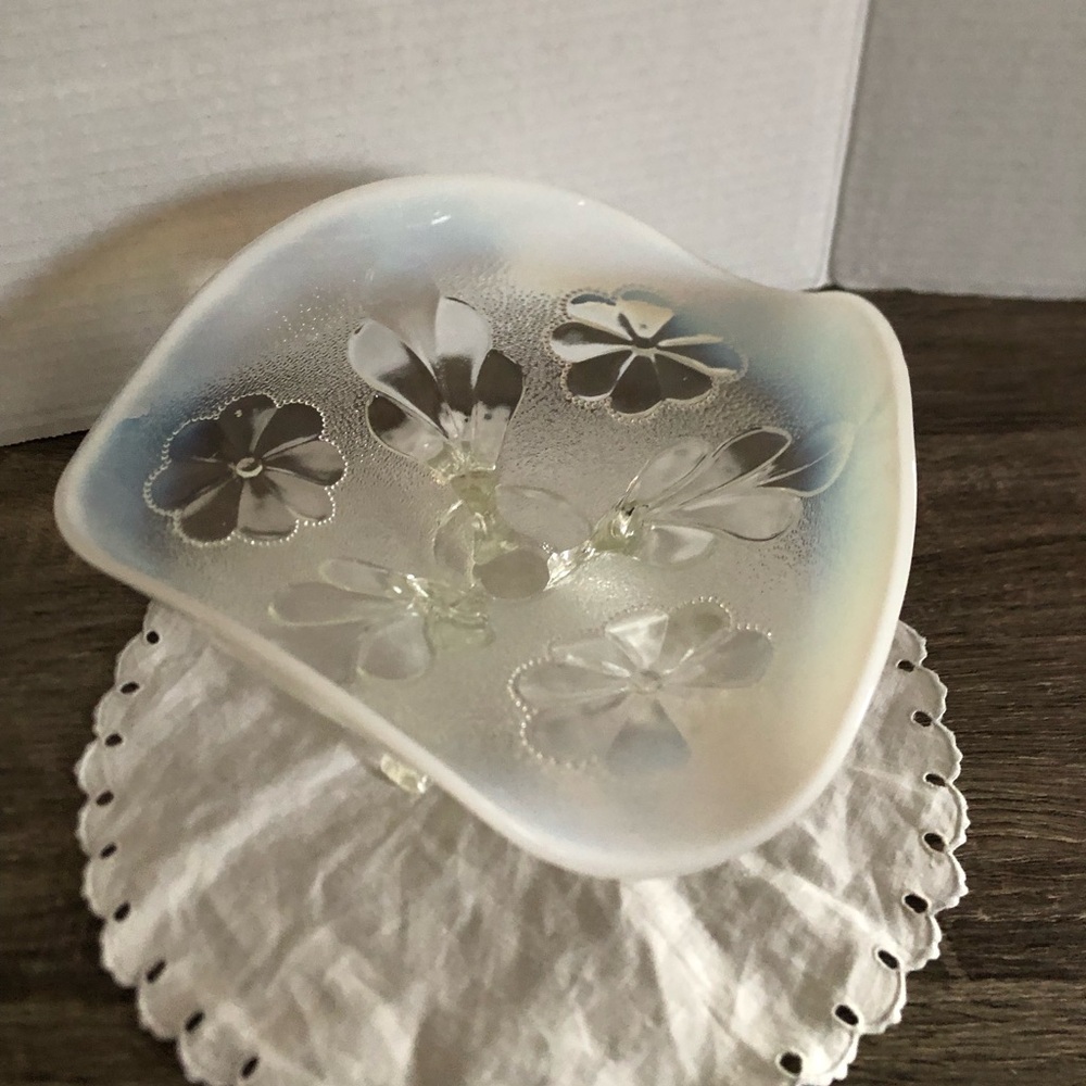 Vtg Northwood Daisy and Plume Candy Dish